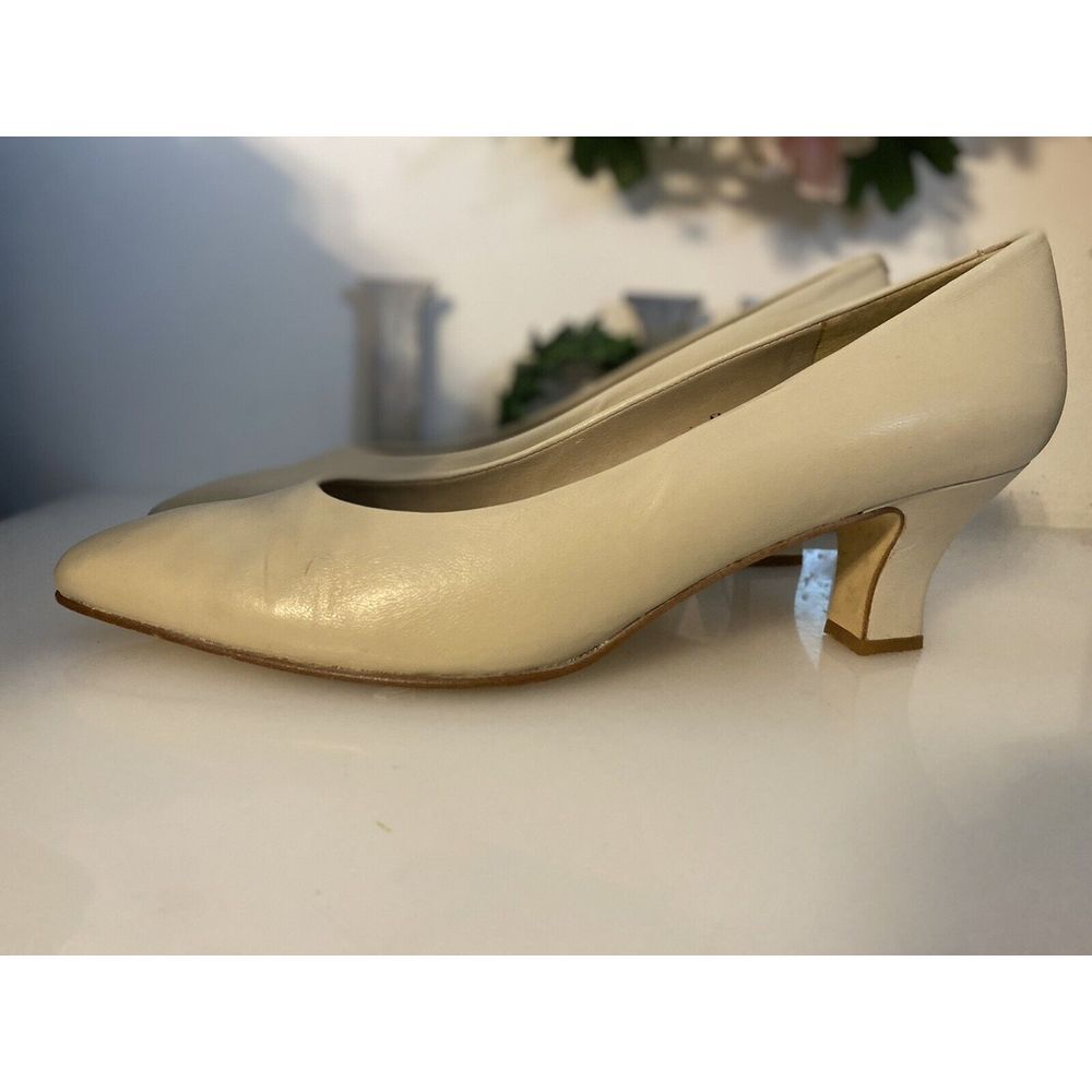 Bandolino‎ Vintage Made in Spain Beige Size 7N Kidskin Leather Slip On Pumps GUC